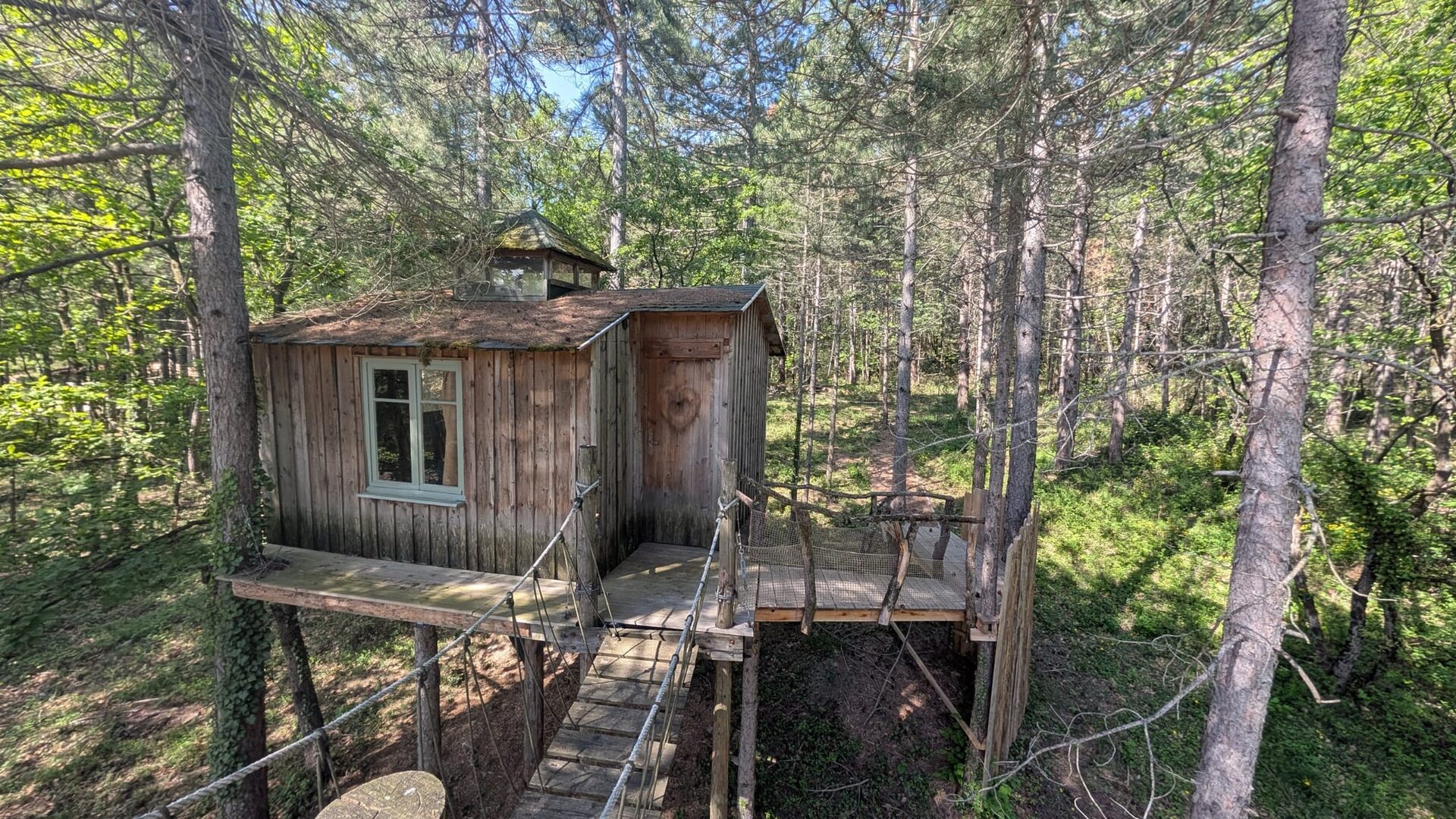 La cabane perchée du Domaine de la Pigne
